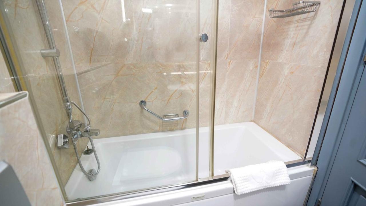 Aura Marina Hotel Istanbul Bagian luar foto